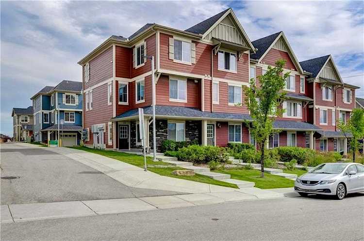 58 Evansview Road NW Calgary, AB T3P 0L2