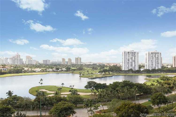 3731 N Country Club Dr #1427 Aventura, FL 33180