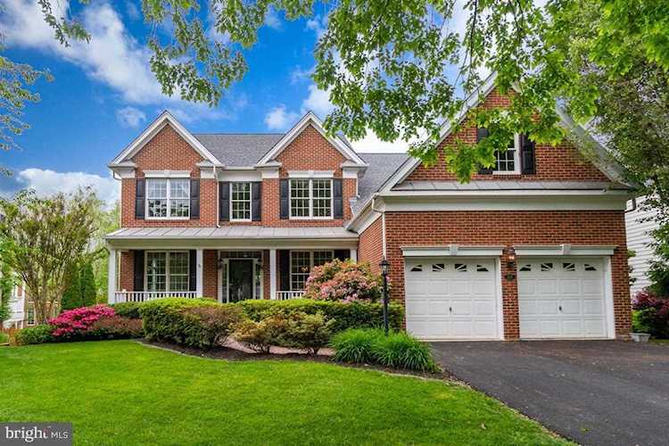 5235 Blossom Hill Dr Haymarket, VA 20169