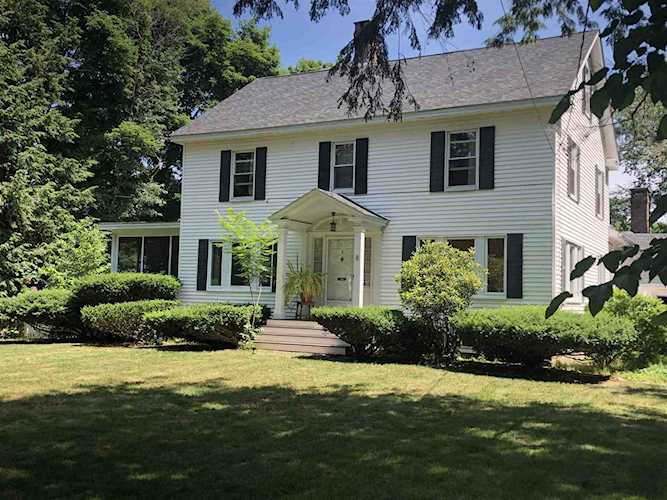 8 Grove St Exeter, NH 03833