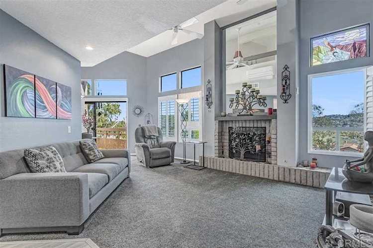 1975 Swallow Lane Carlsbad, CA 92009