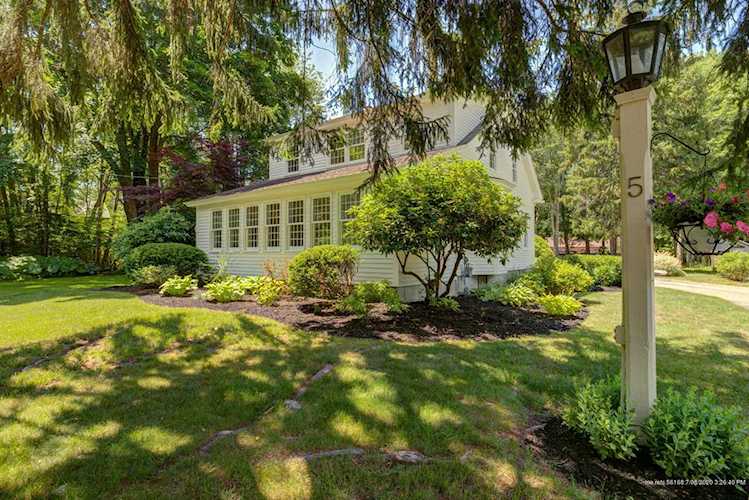 5 Winnocks Neck Rd Scarborough, ME 04074