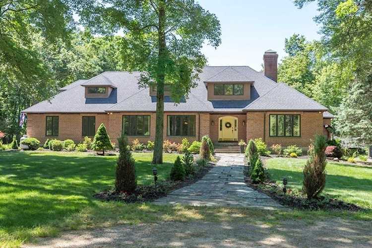 102 North Ave Mendon, MA 01756