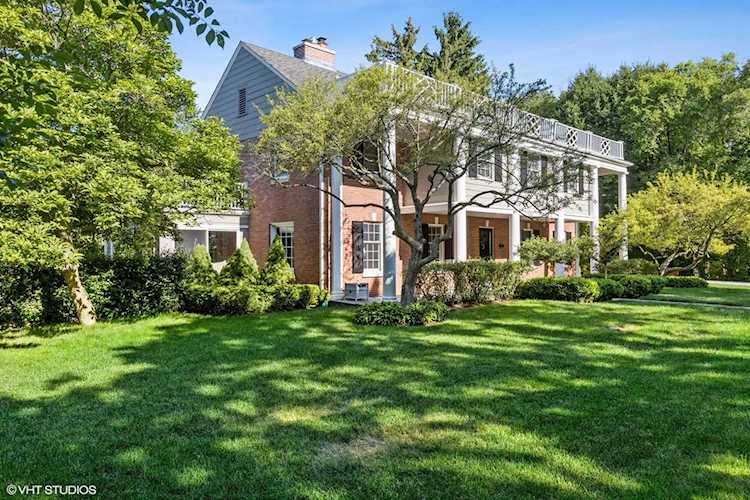 912 Forest Glen Dr Winnetka, IL 60093