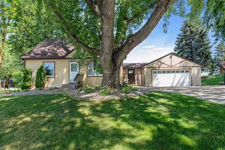 38 W 10th Street Waconia, MN 55387