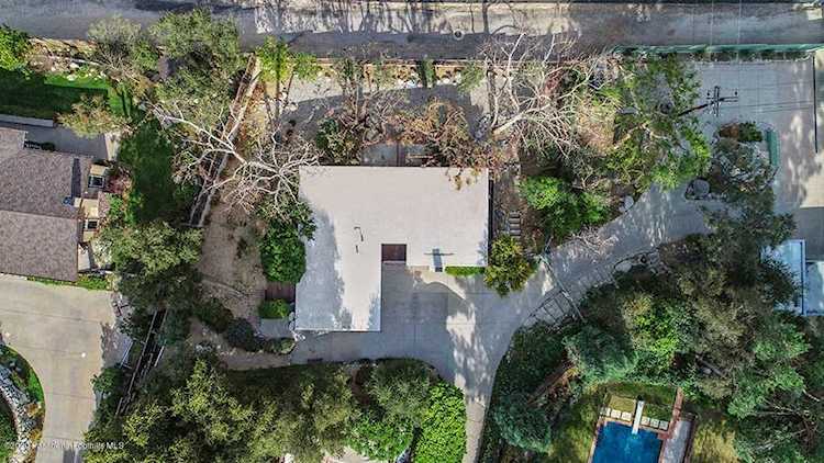 5148 Oakwood Avenue La Canada Flintridge, CA 91011