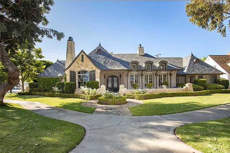 502 Crest Avenue Huntington Beach, CA 92648
