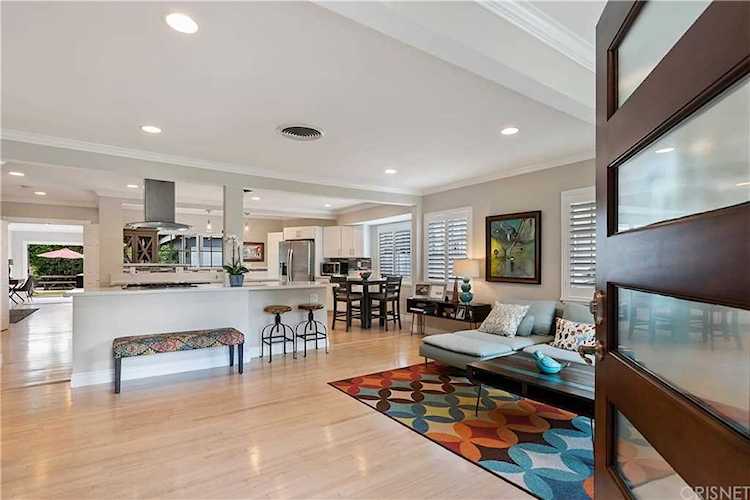 5922 Ranchito Avenue Valley Glen, CA 91401
