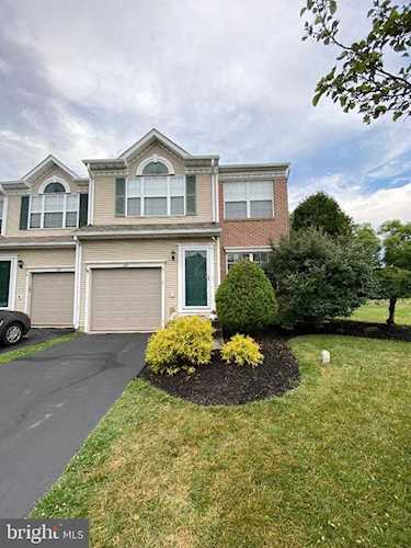 26 Sparrow Walk Newtown, PA 18940