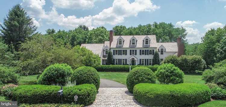 20 Weatherfield Dr Newtown, PA 18940