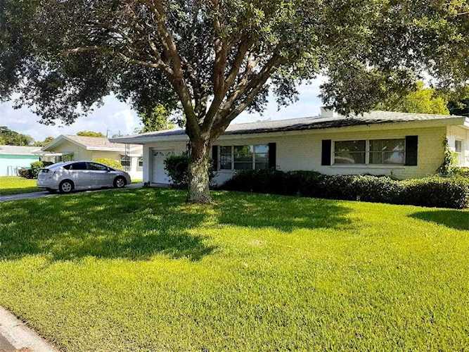 13949 Dominica Dr Seminole, FL 33776