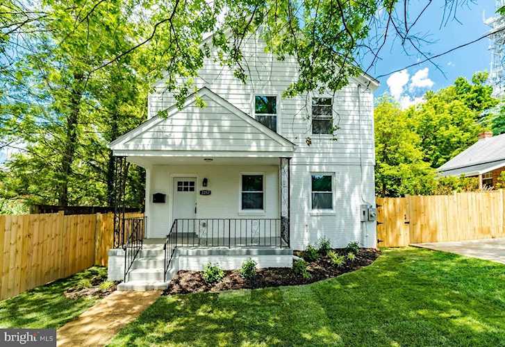 2257 Harrison St Arlington, VA 22205