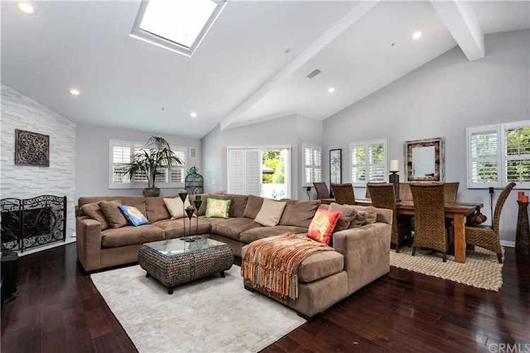 1521 Artesia Boulevard #4 Manhattan Beach, CA 90266
