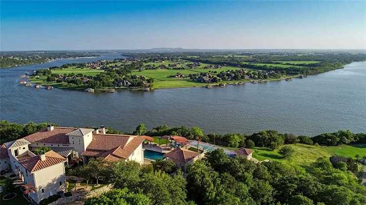 2016 Tree Top Court Granbury, TX 76049