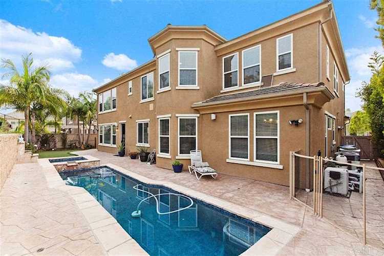 7030 Heron Cir Carlsbad, CA 92011
