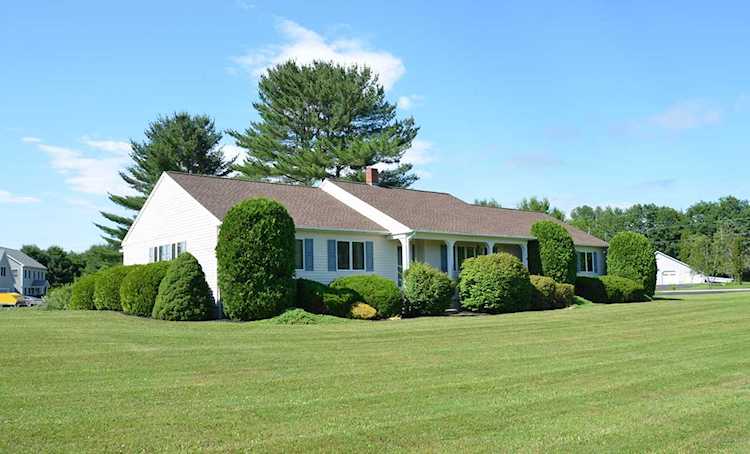 10 Keene Dr Gorham, ME 04038