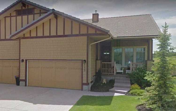 115 Bridle Estates Mews SW Calgary, AB T2Y 5A8