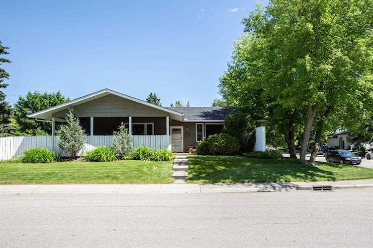 620 Woodsworth Rd SE Calgary, AB T2J 1M8