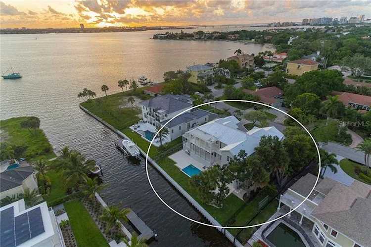 1516 Sandpiper Ln Sarasota, FL 34239