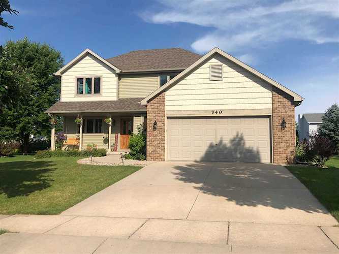 740 Valley View Dr Stoughton, WI 53589 | MLS 1888368 Photo 1