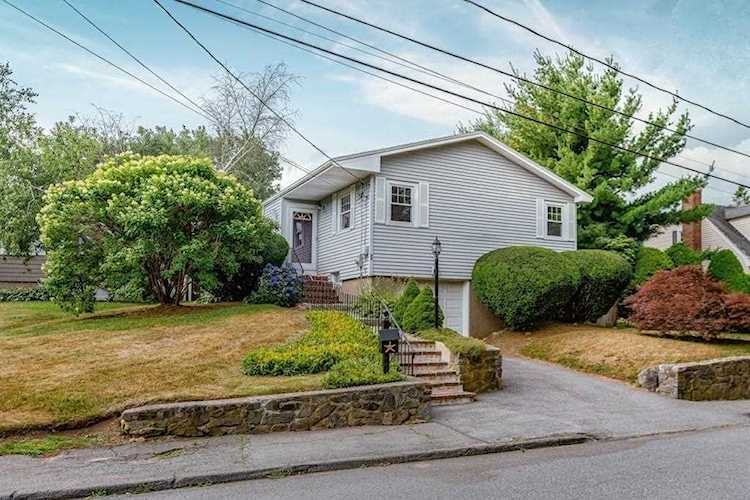 26 Waterside Rd Marblehead, MA 01945