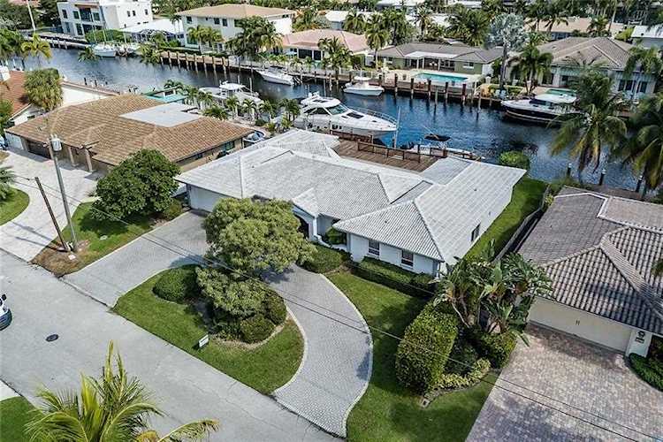 3750 NE 27th Ave Lighthouse Point, FL 33064