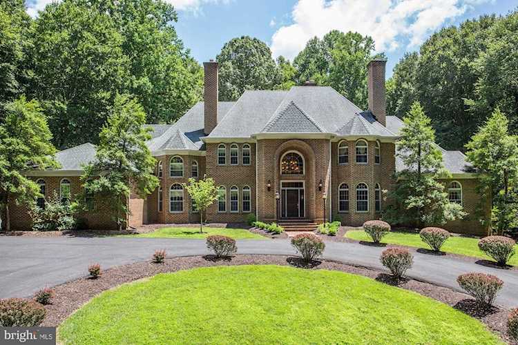 167 Yarnick Rd Great Falls, VA 22066
