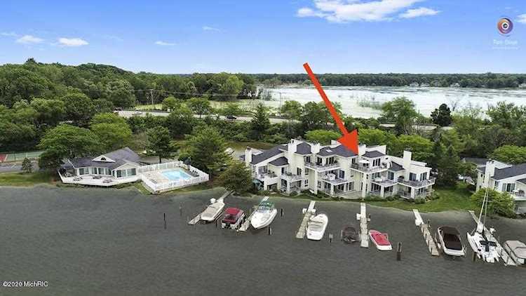 977 Lake St Saugatuck, MI 49453