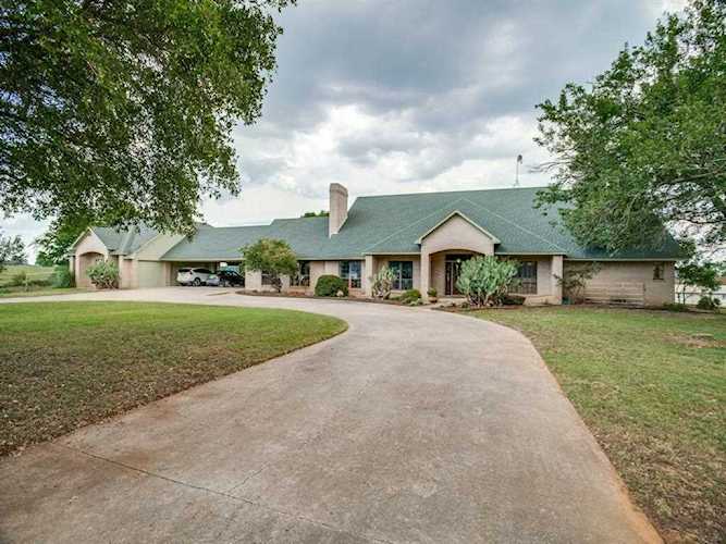 7429 Grubbs Aubrey, TX 76227