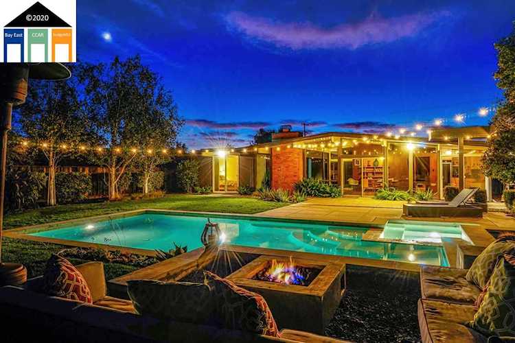 5881 Greenridge Rd Castro Valley, CA 94552