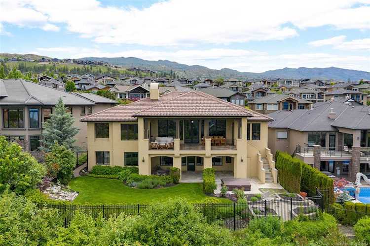 668 Almandine Court Kelowna, BC V1W4Z5