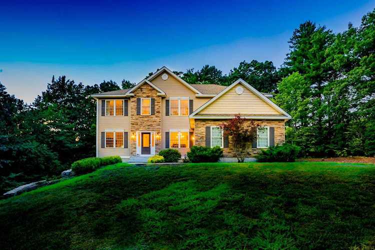 15 Spring Hill Rd Bedford, NH 03110