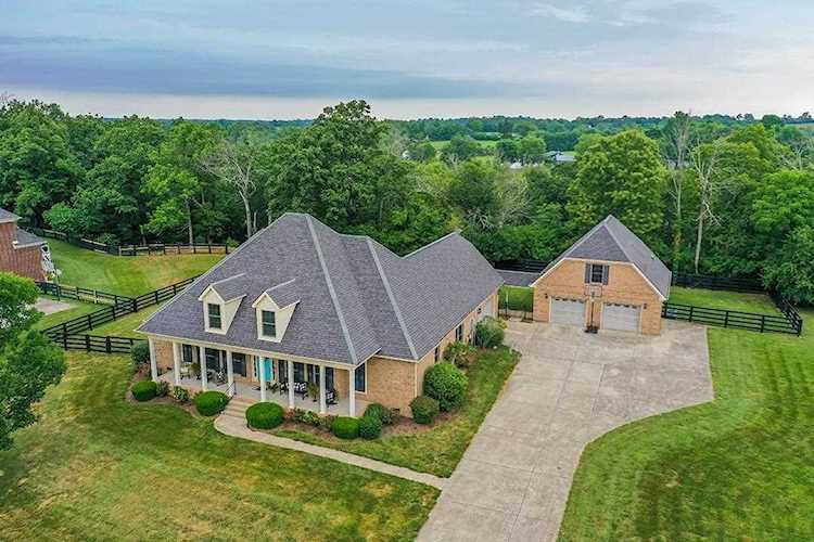 113 Whispering Brook Drive Nicholasville, KY 40356