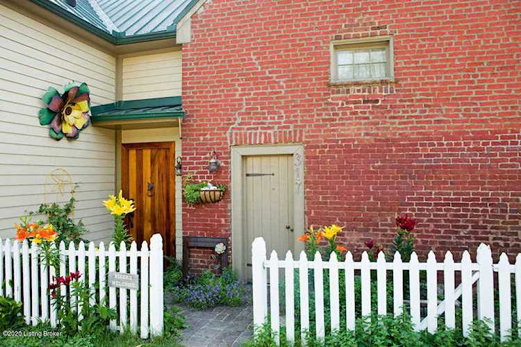 317 E Raspberry Alley Bardstown, KY 40004