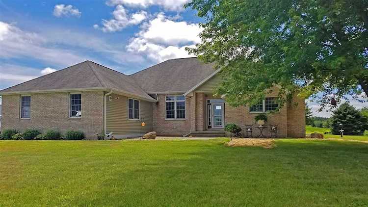 N4243 Country Club Dr Decatur, WI 53520