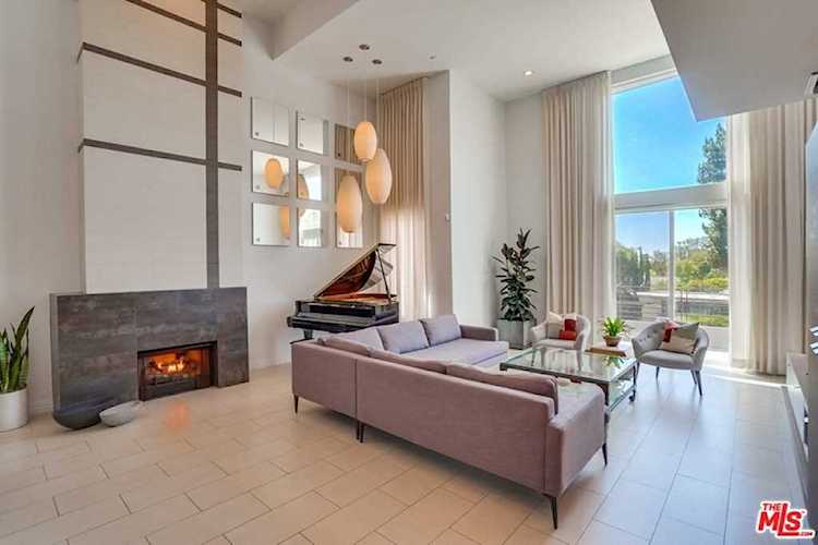 4925 Wilshire Boulevard #PH 302 Los Angeles, CA 90010