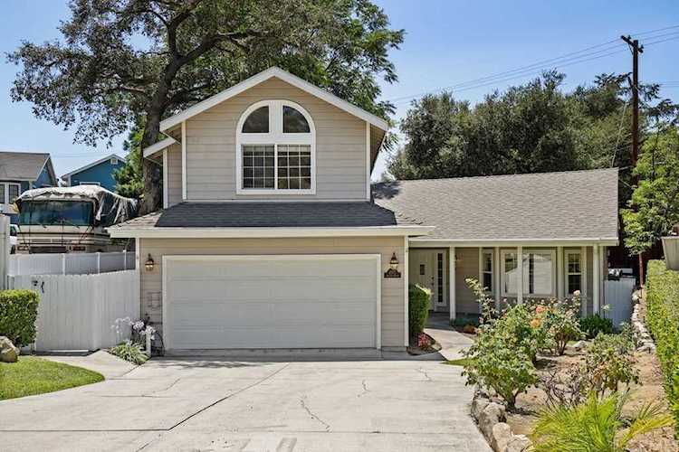 2072 Hilldale Drive La Canada Flintridge, CA 91011