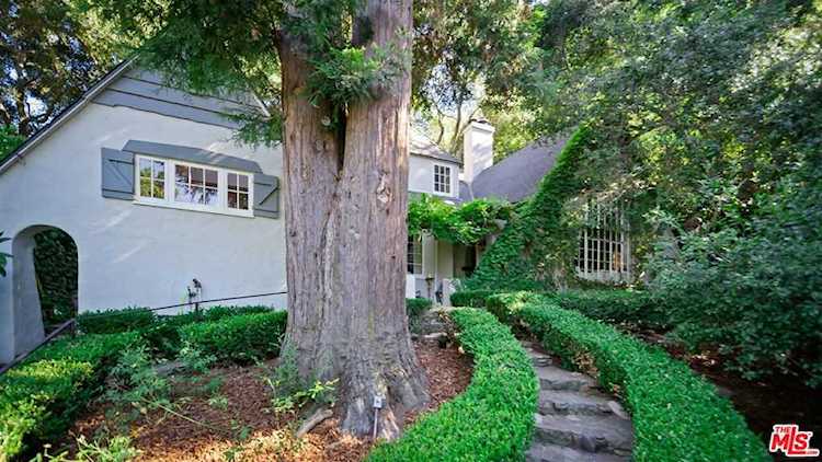 8900 Hollywood Hills Road Los Angeles, CA 90046