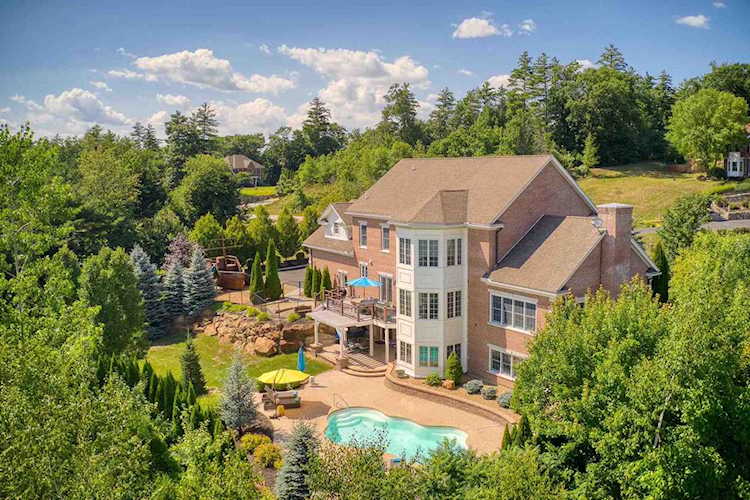 5 Rachel Way Bedford, NH 03110