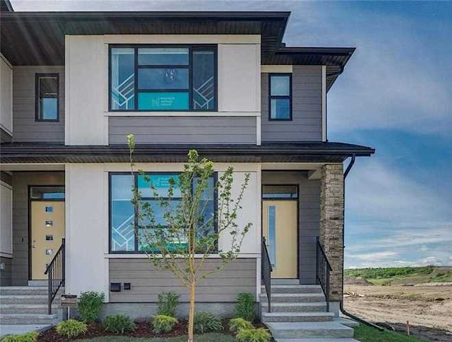 35 Wolf Hollow Park SE Calgary, AB T2X 4M7