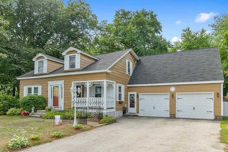 86 Coburn Rd Tyngsborough, MA 01879