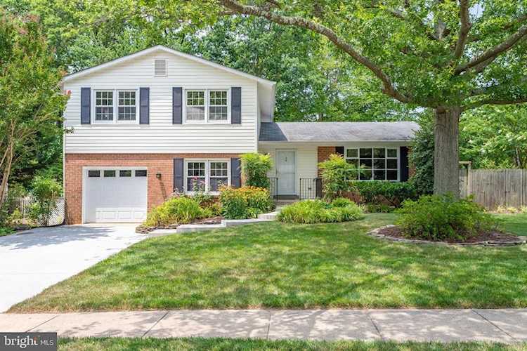 5239 Pumphrey Dr Fairfax, VA 22032