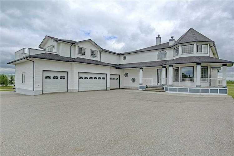 7 Livingstone Estates Rural Rocky View County, AB T3Z 1E1