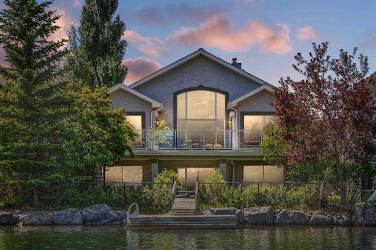 18 Mckenzie Lake Place SE Calgary, AB T2Z 2T5