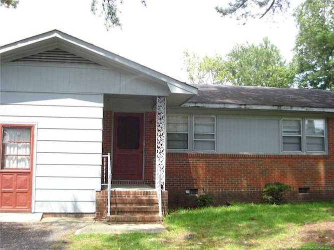 5000 Pinewood Dr Hope Mills, NC 28348 | MLS 638229 Photo 1