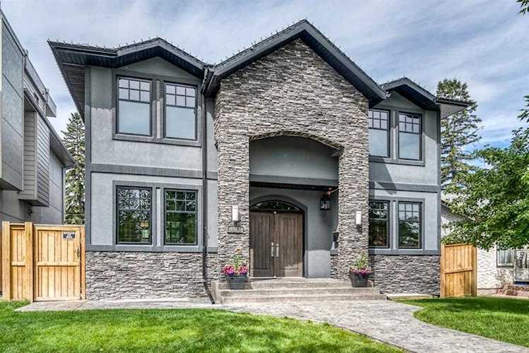 4519 16 St SW Calgary, AB T2T 4J2