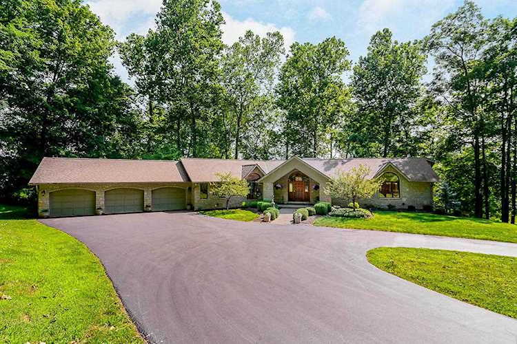 725 Country Club Drive Newark, OH 43055