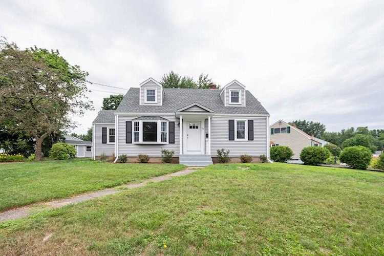 26 Meadow Rd Northborough, MA 01532