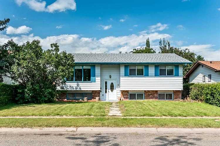 5 Trap Rd SW High River, AB T1V 1C6