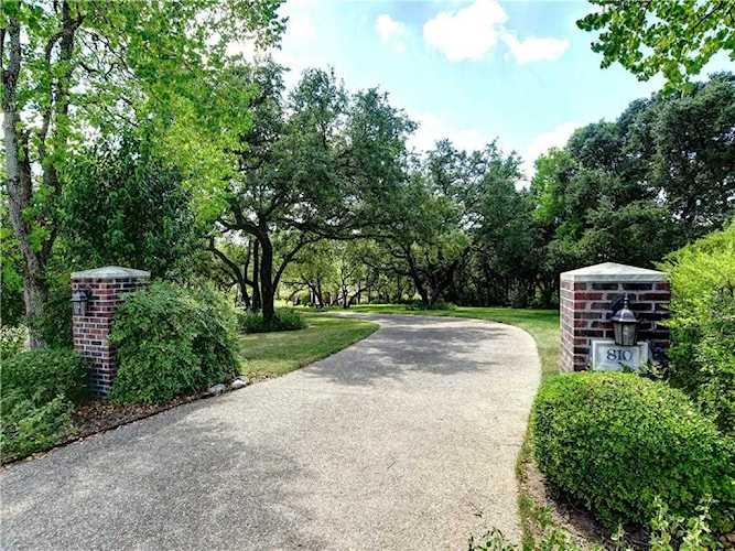 810 Beardsley Ln Austin, TX 78746